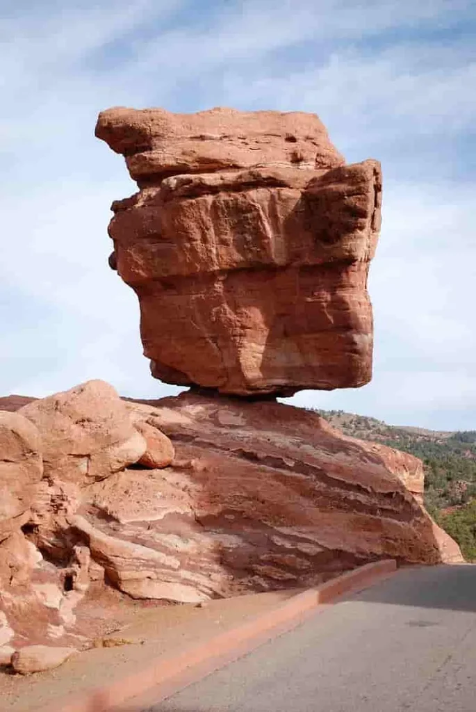 ‘Balanced Rock’ formation in Garden of the Gods park