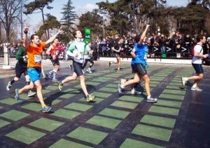 Image of people running on Kinetic Tiles Astroturf